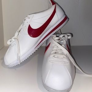 Nike - new kicks - size 9